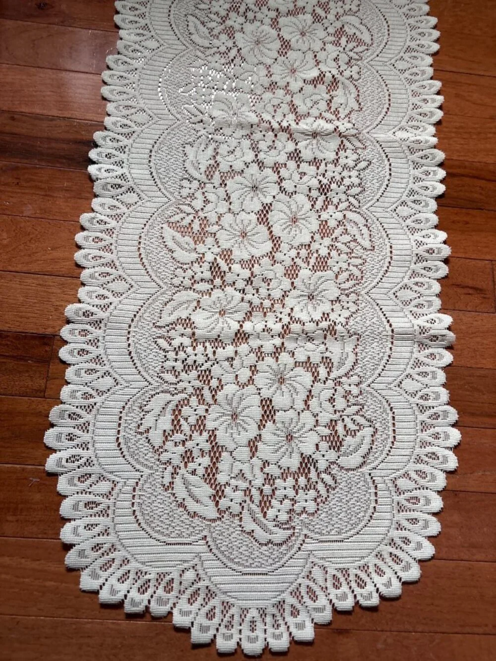 White Floral Lace Table Runner Elegant Rectangular 38”x15” Vintage Scalloped